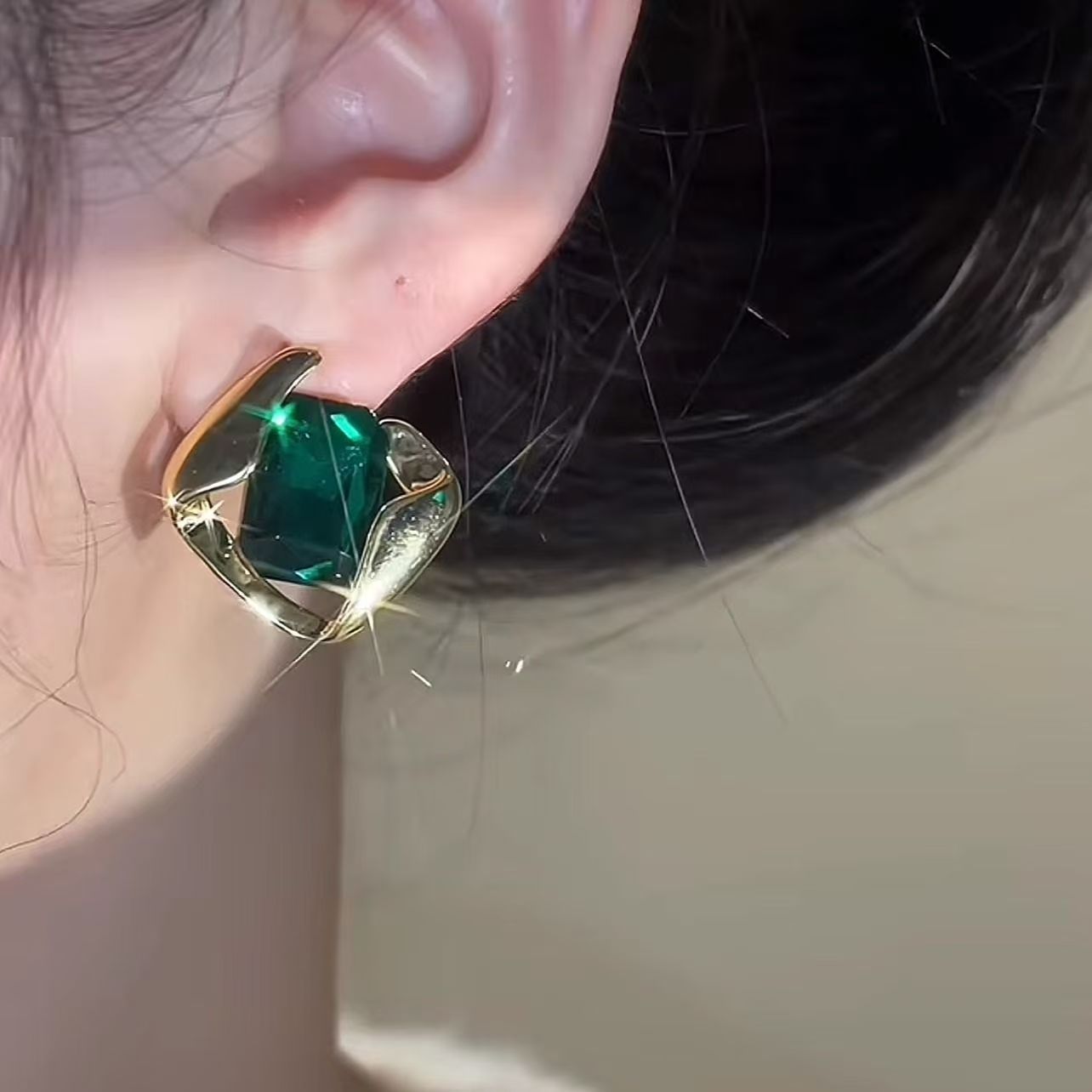 2026 Trending Green Sugar Cube Stud Earrings. Niche Stylish Design, Luxurious And Elegant, Easy To Match All Outfits.