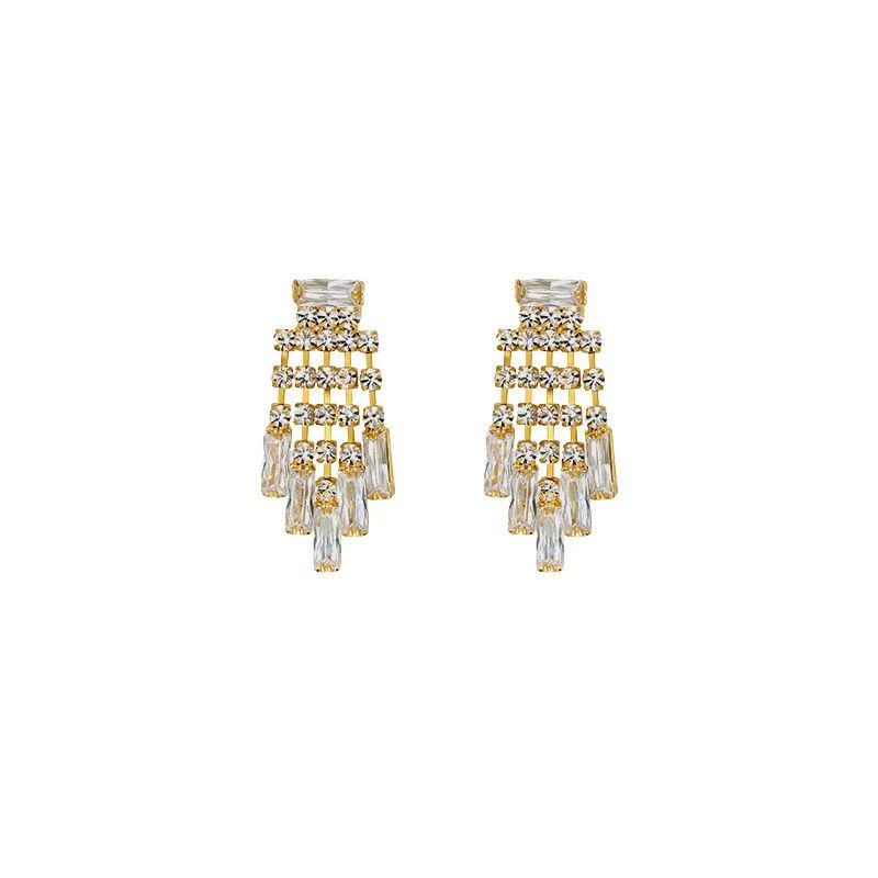 Distinctive Design With No Duplicate Styles. Retro European & American Metal And Pearl Earrings, Bold, Stylish And Eye-catching, A Top Trending Pick.