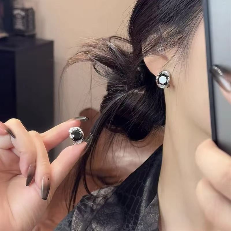 2026 Spring New Arrival Cool Dark Style Contrast Color Oval Black Zircon Huggie Earrings, Mini Minimal Elegant Ear Jewelry