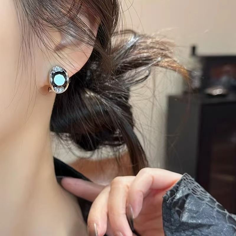 2026 Spring New Arrival Cool Dark Style Contrast Color Oval Black Zircon Huggie Earrings, Mini Minimal Elegant Ear Jewelry