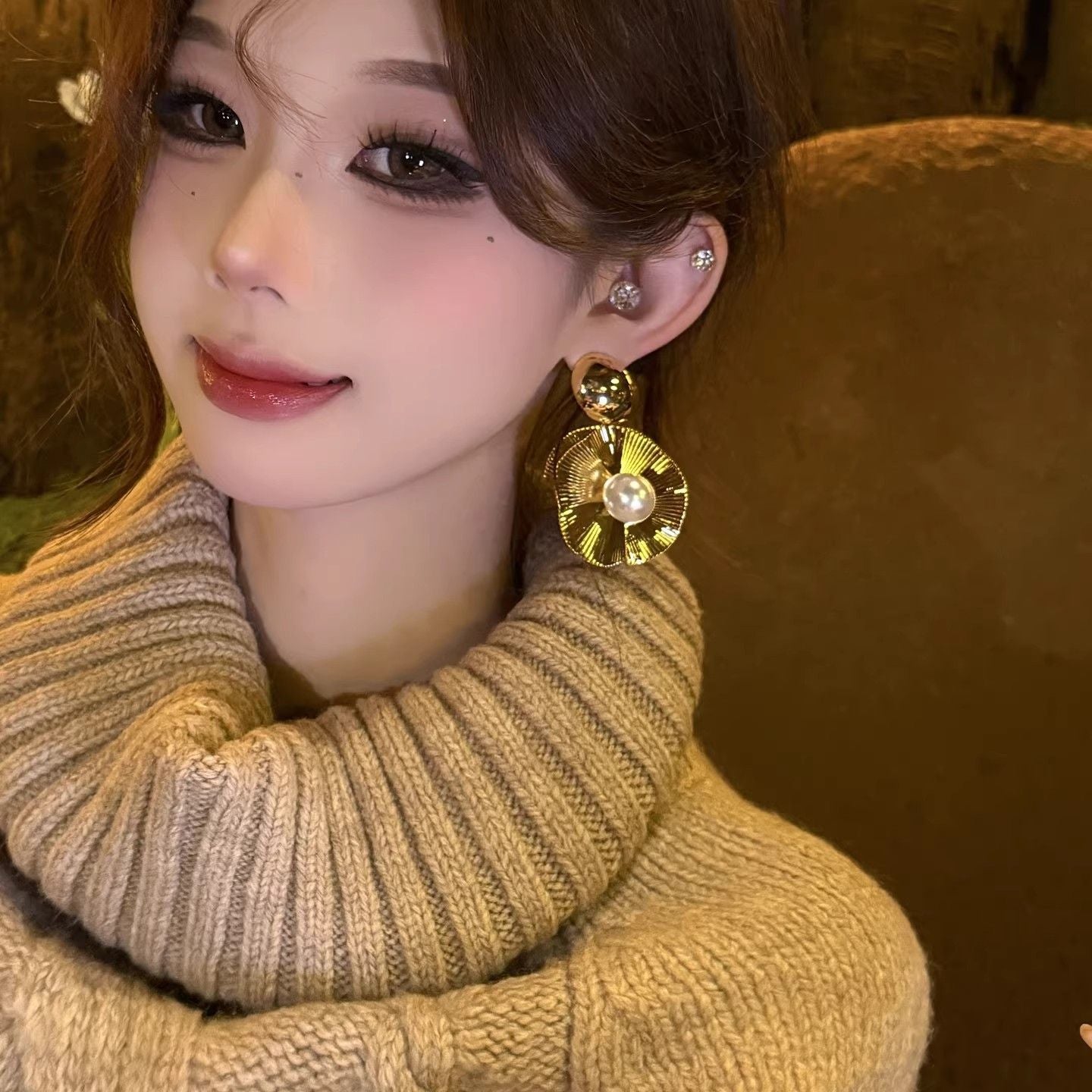 Distinctive Design With No Duplicate Styles. Retro European & American Metal And Pearl Earrings, Bold, Stylish And Eye-catching, A Top Trending Pick.