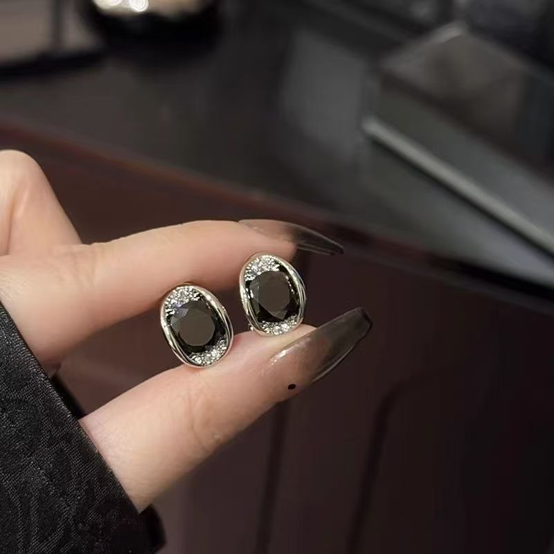 2026 Spring New Arrival Cool Dark Style Contrast Color Oval Black Zircon Huggie Earrings, Mini Minimal Elegant Ear Jewelry